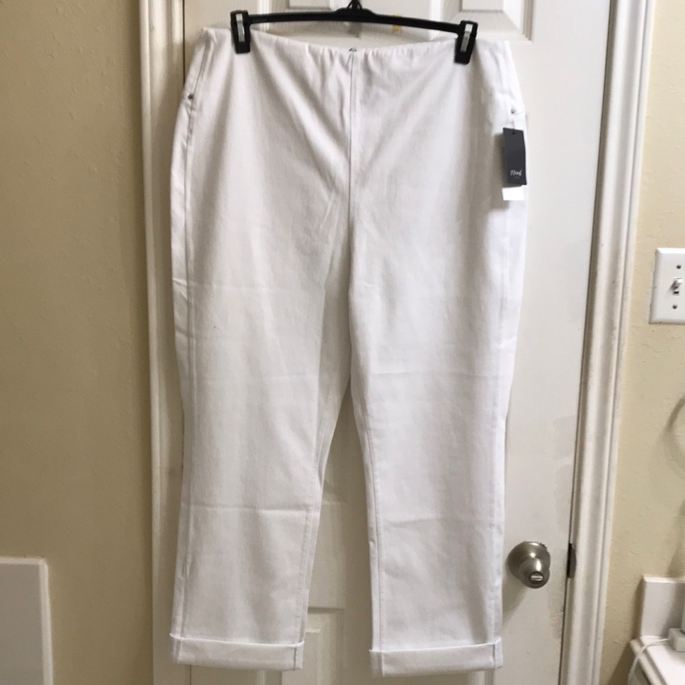 Lysee knit denim 4-way stretch, fabric breathability and travel friendly. NWT